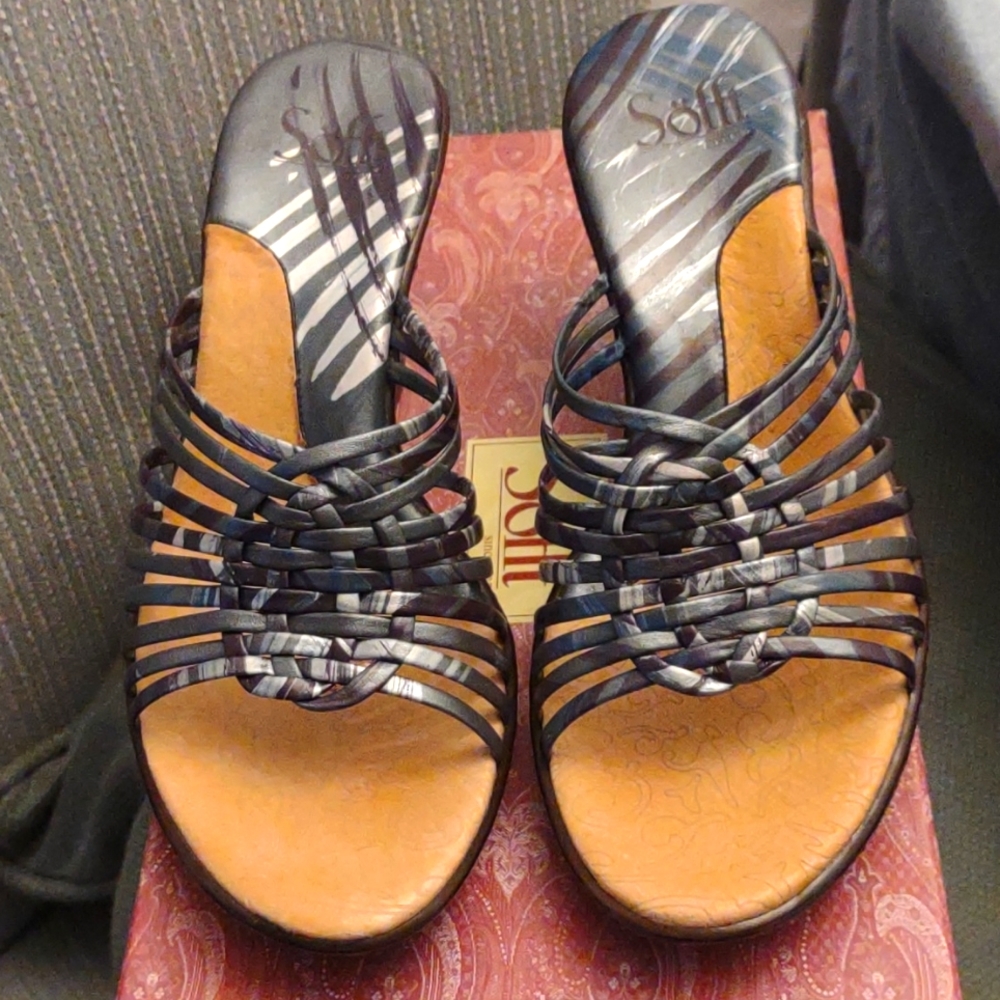 Sofft brand Women's CORSICA ALLOY wedge sandals. Size 7.5 M USA or 38Euro.